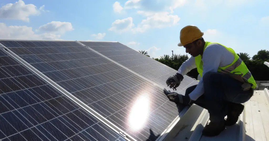  cómo montar paneles solares en un techo 7