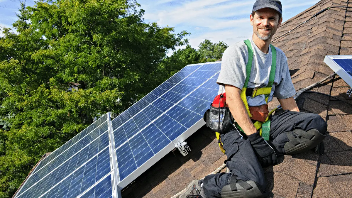 Solar panels installer