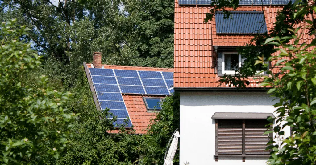 zonnepanelen op een dak 3