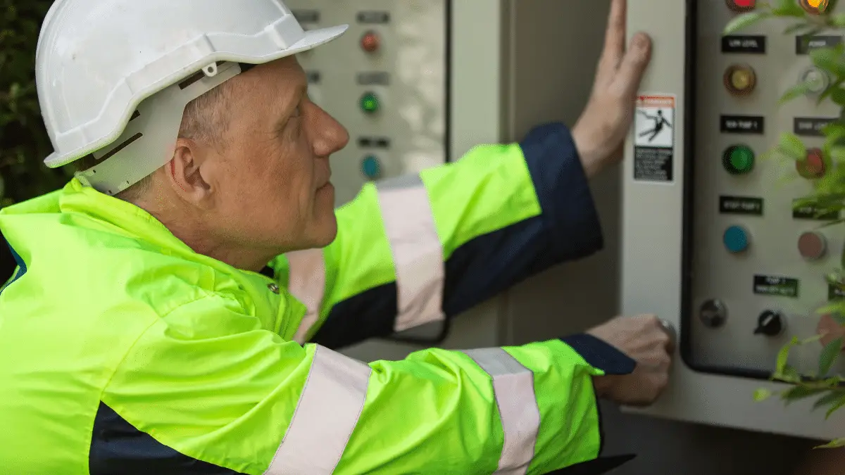 Maintenance engineer performs analysis on solar panels